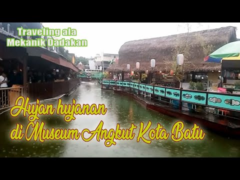 Traveling, Wash Your Eyes at the Old Car Warehouse, Batu Malang City 