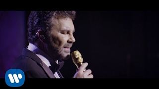 Kadr z teledysku No Hace Falta tekst piosenki Luis Miguel
