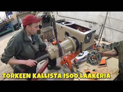 ZETOR 25 - Vaihdelaatikon kasaus alkaa