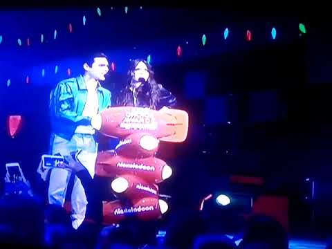 Maia y Lalo presentan al chico trendy el purre (perdon por el grito)