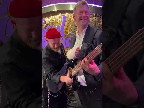 One-Handed Bass? No Problem for THIS Guy! 🤯 #RobMullarkey #BenJones #NeverTooMuch #LutherVandross