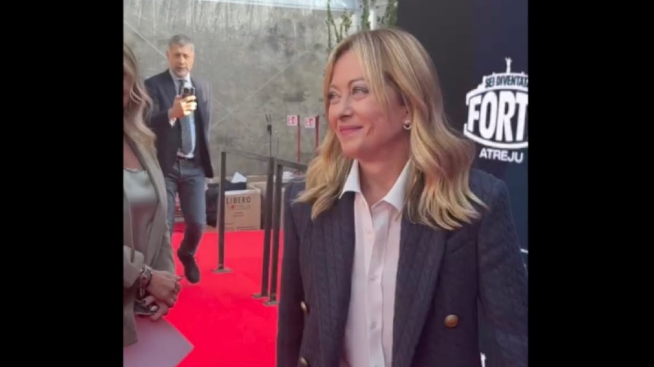 GIORGIA MELONI ARRIVA SUL PALCO DI ATREJU