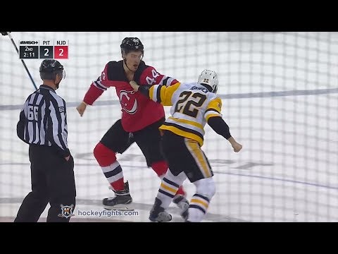 Matt Hunwick vs Miles Wood