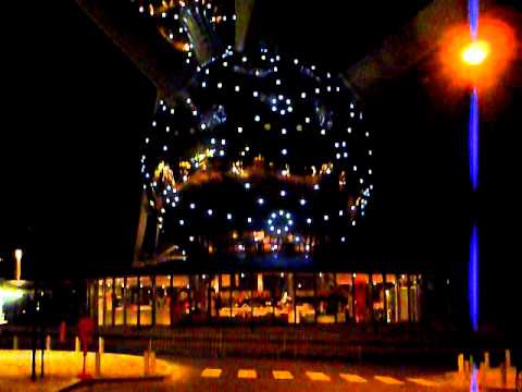 Atomium Brussel Belgium by night. Het Atomium in Brussel België 's avonds.