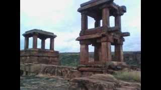 preview picture of video 'Badami Fort : Photographs of Artwork, Canyons and Nature'