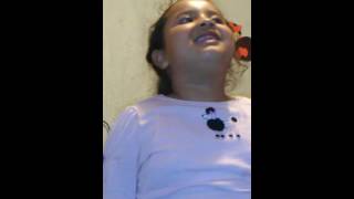 Mi princesa cantando un pedacito del tema "soy luna"