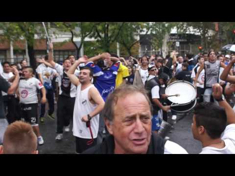 "AllBoys vs Chicago : caravana Floresta esta de fiesta." Barra: La Peste Blanca &bull; Club: All Boys