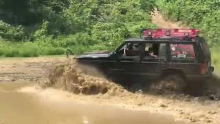 preview picture of video 'Jeep XJ Water/Mud Fun'