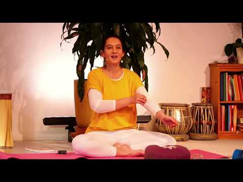YOGA Mittelstufe "Exakt" Özgen - Yoga Vidya Ashram Live - 9:15 Uhr 25.10.2021