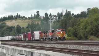 preview picture of video 'BNSF Train along Boeing Field in Seattle'