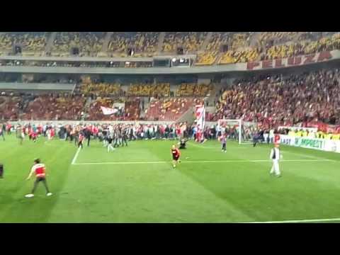 Suporterii au invadat terenul in finala cupei ligii Dinamo-ACS Poli Timișoara