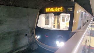 İstanbul Da M5 Metro İle Sultanbeyli - Üsküdar Arasında Seyehati Mitsubishi Caf 