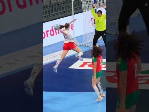 🤯 Rate the finish and the roll __/💯 #ehfeuro #handball #håndbold #amazinggoal