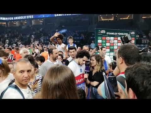 Shane Larkin'e ilgi büyüktü şampiyonluk gecesinde, Anadolu Efes, Şampiyon, Shane Larkin, Basketbol