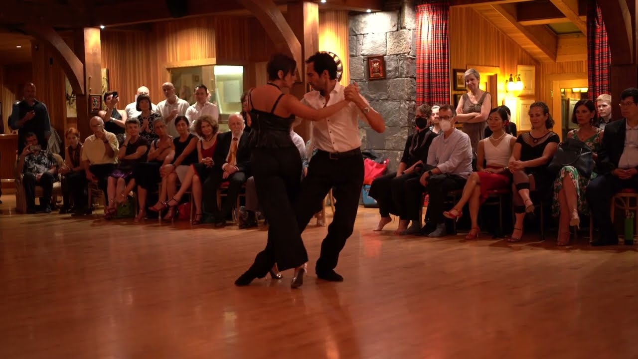 Fernanda Ghi & Silvio Grand dancing to Vuelvo Al Sur