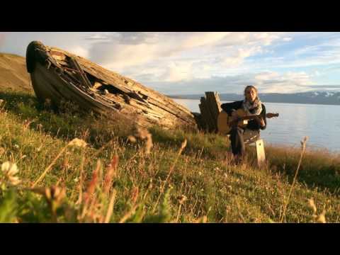 Markéta Zdeňková - Markéta Zdeňková - Ves Mír (mobilní momentka z Islandu)