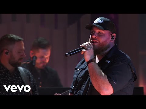Luke Combs - Where the Wild Things Are (Live from the 57th Annual CMA Awards)