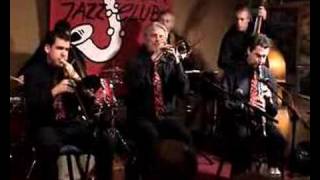 Vintage Jazzmen play " Red Wing"