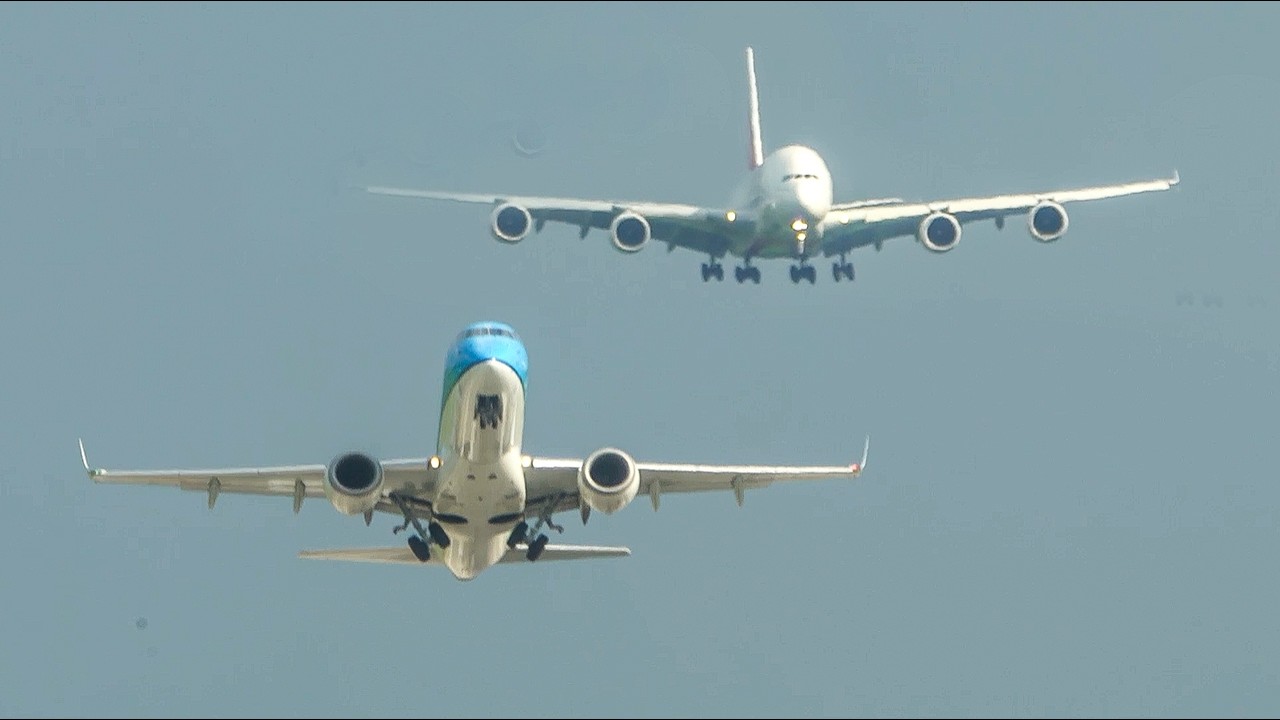 AIRBUS A380 LANDING with an EMBRAER 170 DEPARTING AHEAD - 60 Mins of Aviation (4K)