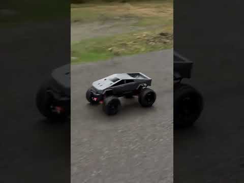 Unzerstörbaren ferngesteuerten TESLA CYBERTRUCK gebaut! #shorts