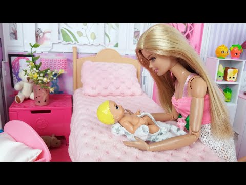 Two Barbie doll Two Ken Family Morning Routine. Life in a Dreamhouse. DIY Mini House