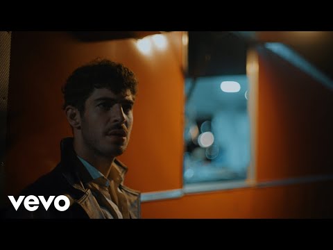 Tomi Lago, Ariel Rot - Sobre el Pucho (Official Video)