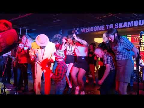 Skinhead Girls Storm the Stage at Skamouth | Roy Ellis Performs “Skinhead Moonstomp” Live