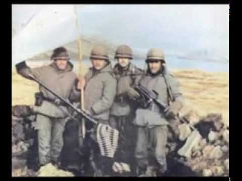 DANIEL LEZICA DOS TRAJES VACIOS