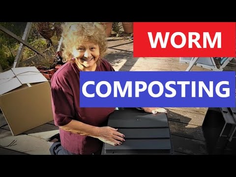 Worm Composting - Putting Together A Wormery Kit ||~~~😬 Garden with Valerie