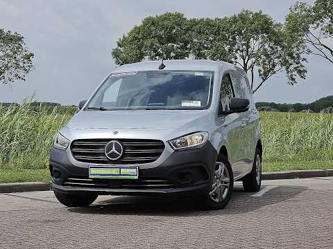 Mercedes-Benz eCitan video миниатюра