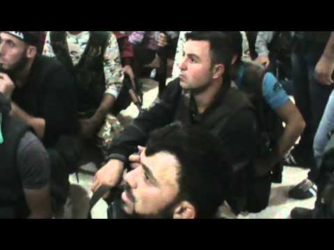 الملازم أول أحمد الفج ينظم أدوار عناصر اللواء قبل التوجه لنص كمين ضد قوات النظام في ريف حلب الغربي