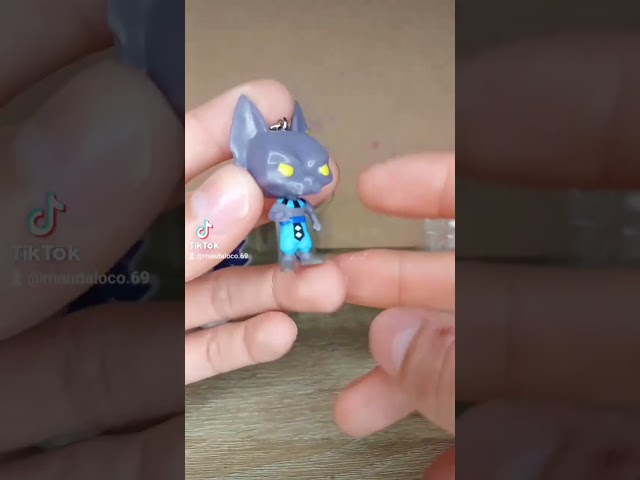 Vídeo relacionado con Funko Pop! Keychain: Aggretsuko - with Guitar - Minifigura de Vinilo Coleccionable Llavero Original - Relleno de Calcetines - Idea de Regalo - Mercancia Oficial - Anime Fans - Minifigura