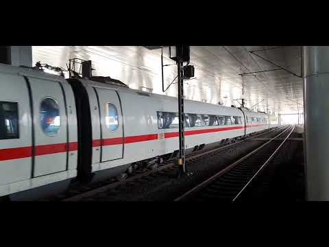 Einfahrt Doppel ICE-3 in Frankfurt Flughafen Fernbahnhof auf Gleis 5