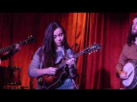 Billy Strings w Sierra Hull "Shenandoah Breakdown" 12-21-2016