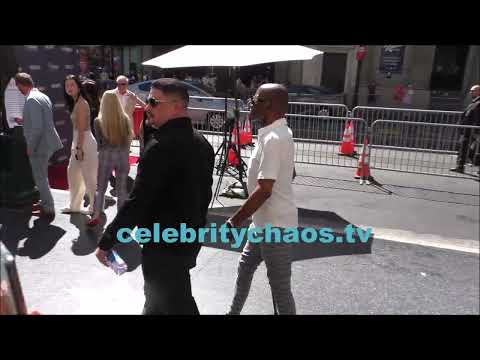 American Idol original judge Randy Jackson walks with cane to Kelly Clarkson's star ceremony