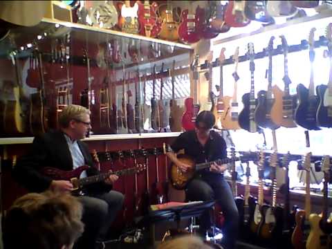 Mike Moreno  And Ulf Bandgren plays Out of Nowhere at No1 Guitarshop
