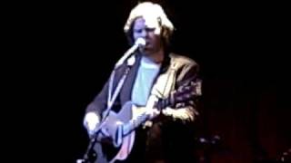 Mojave 3 frontman Neil Halstead performs &#39;Prayer For The Paranoid&#39; at Toronto&#39;s Drake Hotel