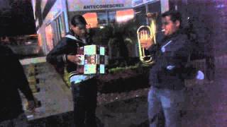 Necesito Decirte-mickye fanaticos improvisando con los compas