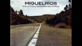 Bajo La Lluvia Lyrics English Translation