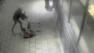 Den Haag: Straatrover aan de haal met handtas van 80-jarige dame