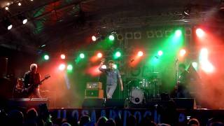 Tumppi Varonen & Problems? - Lanka Palaa (live, Ilosaarirock 2011)