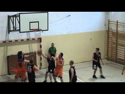 Liga Okręgowa Koszykówki 2010/2011 półfinał 1mecz Bud-Art Częstochowa - OSiR Kłobuck 4 kwarta