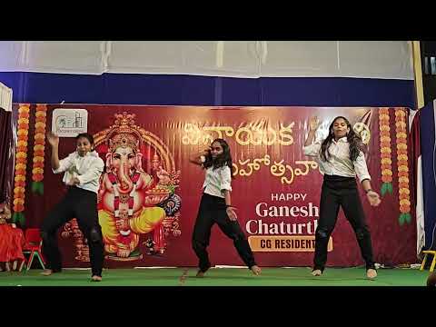 Aashritha & Group dance performance