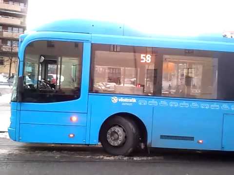 Dragspelsbuss fastnar i korsning i GBG