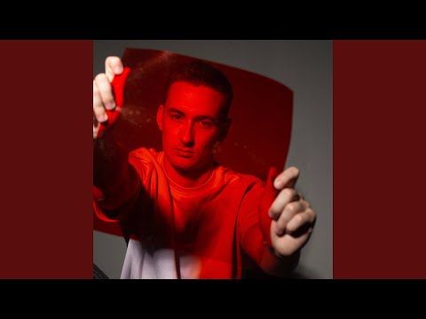 На тому балконі