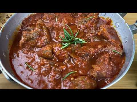 Ricetta deliziosa e rustica: come cucinare il CINGHIALE ALLA CACCIATORA, ricetta passo passo!