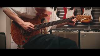 Video thumbnail for Freedom Custom Guitar Research C.S. EZa 24F FT / Vintage Yellow Natural by 三木楽器 / MIKIGAKKI 公式チャンネル