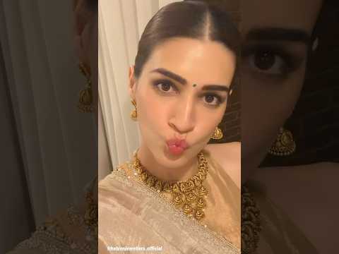 #kritisanon perfectly #pout 😍 #sareelook #shorts