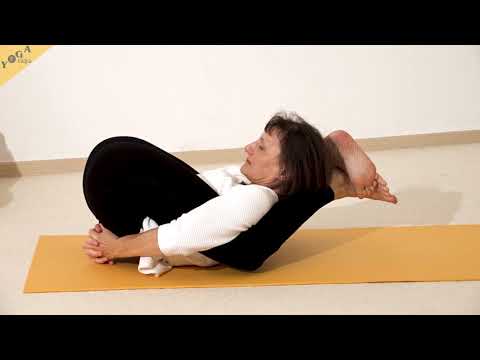Schlafstellung des Yogi mit gefalteten Händen - Yoga Nidrasana Variation - Yoga Asana Lexikon
