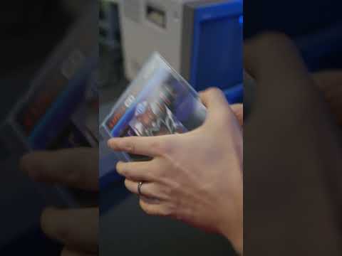 Setting up Commodore Amiga CD32 (1993), the Xbox of its day #asmr #retrogaming #commodore #amigacd32